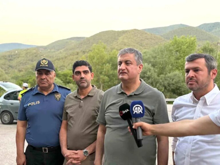 karabukteki-orman-yanginin-sondurme-calismalari-devam-ediyor-DbmGCuba.jpg